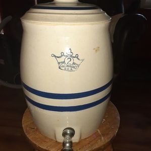 Vintage 2 gal. stoneware crock with lid and spigot